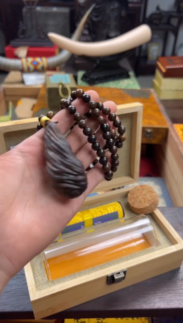 【闪购商品】木—————————达拉干吊坠