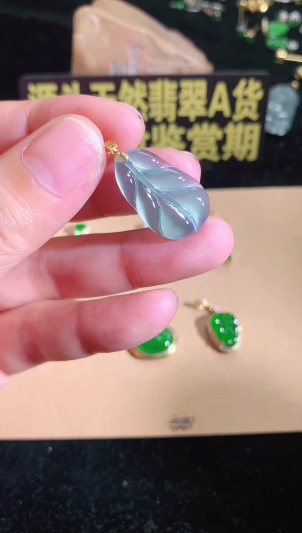 翡翠18K金镶嵌颈饰源头翡翠工厂一手货源