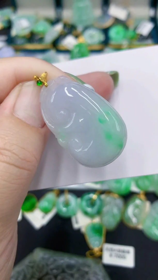 翡翠18K金镶嵌颈饰111111