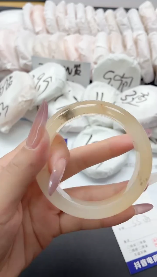 石英质玉手镯未镶嵌198/60.2