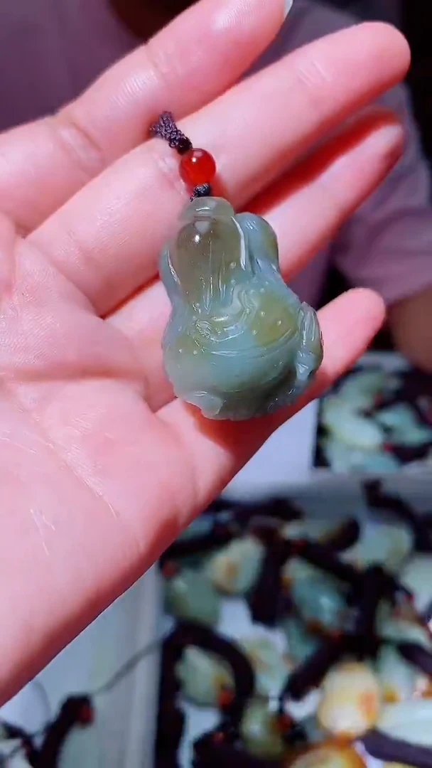 和田玉未镶嵌颈饰1