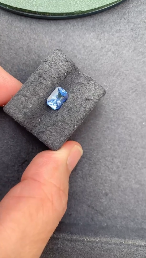 蓝宝石裸石未镶嵌1.6ct矢车菊  BE