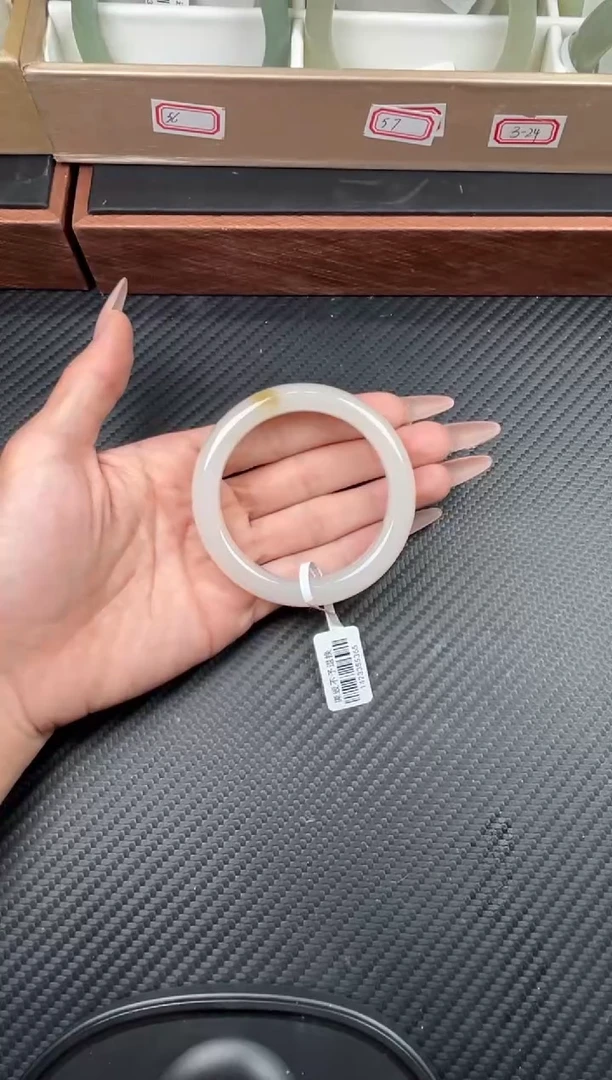 未镶嵌手镯和田玉黑山微色差54