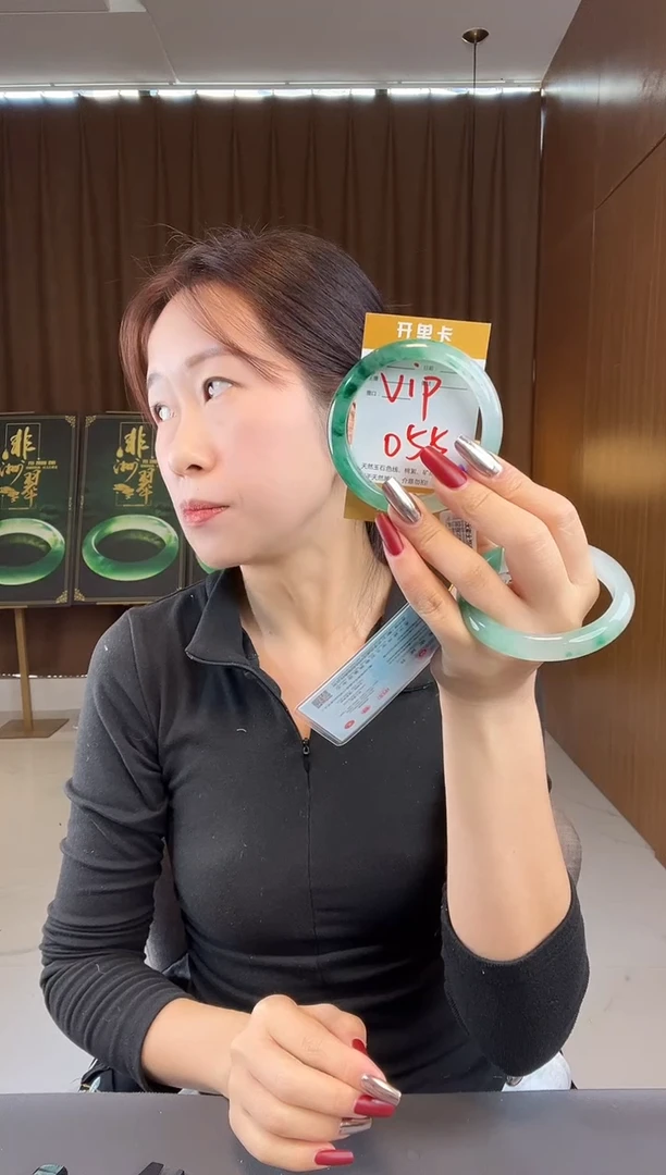 【闪购商品】石英质玉手镯未镶嵌非洲翠