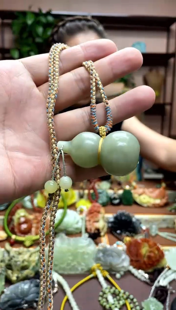 未镶嵌岫玉吊坠·