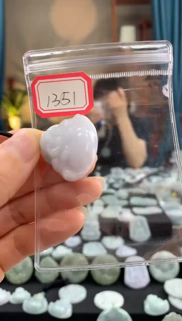 翡翠未镶嵌颈饰佛公1351