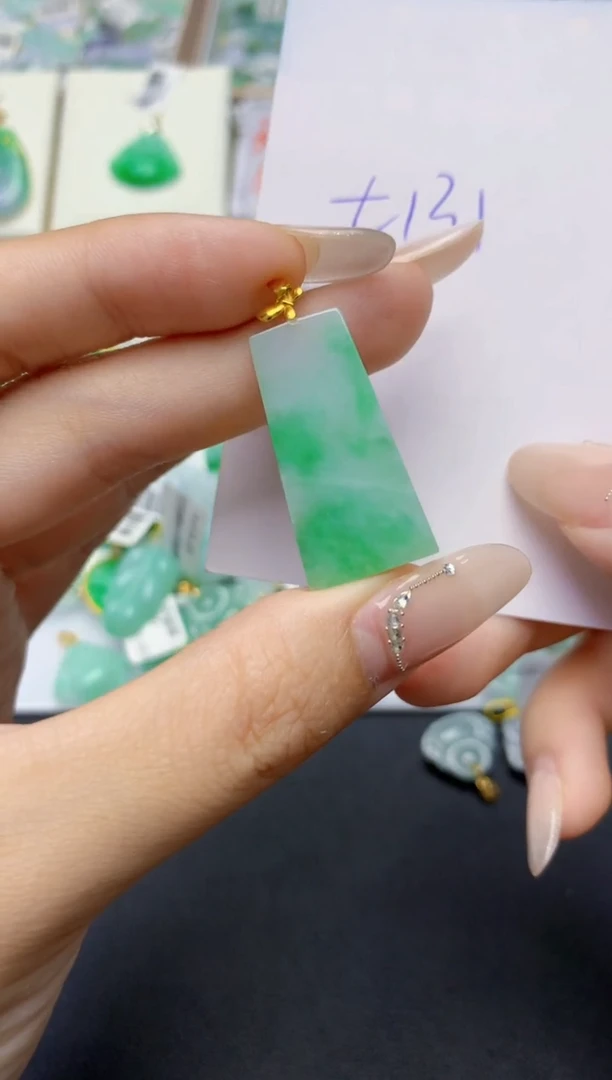 翡翠18K金镶嵌颈饰天然缅甸A货翡翠