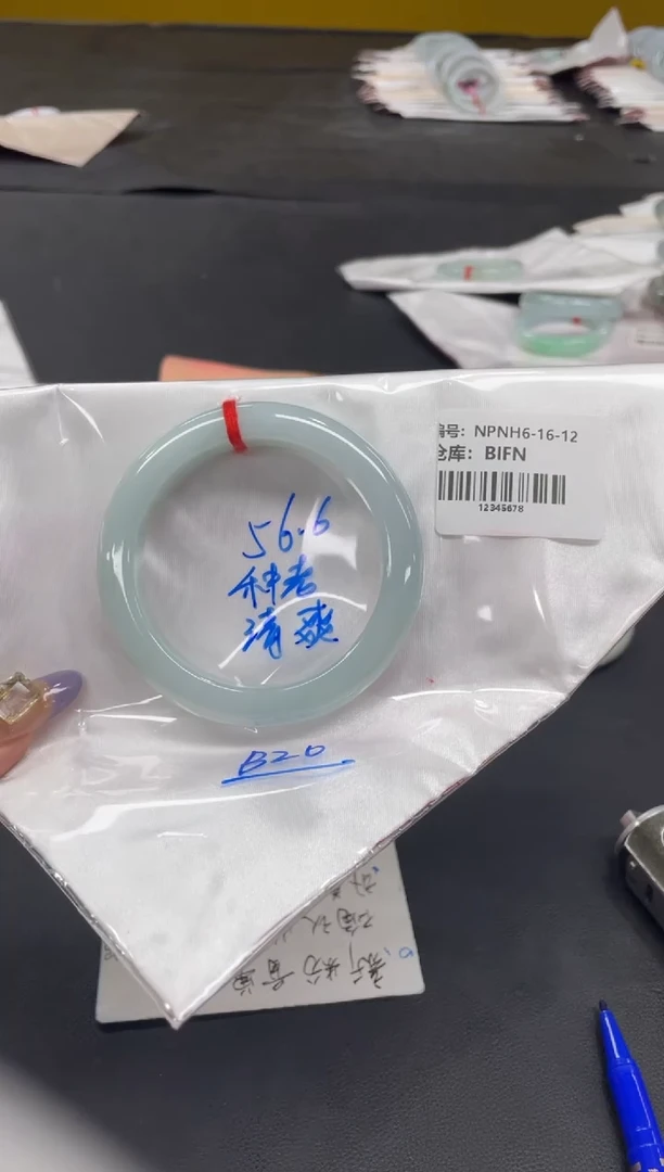 未镶嵌手镯翡翠翡翠手镯