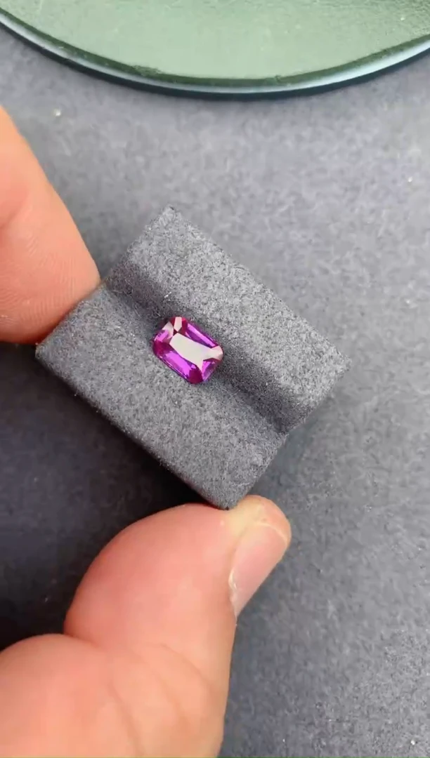 裸石彩色蓝宝石1.5ct 无烧紫蓝宝
