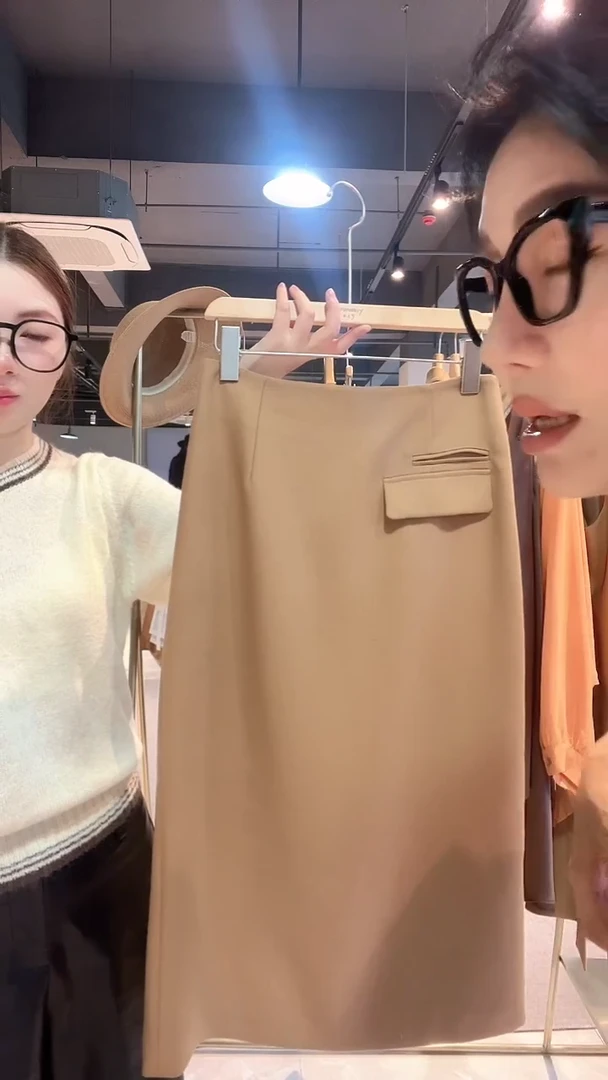 展厅羊绒半身裙··