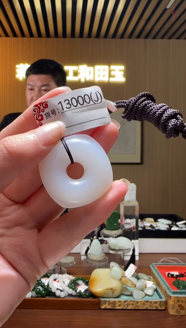 颈饰未镶嵌和田玉J