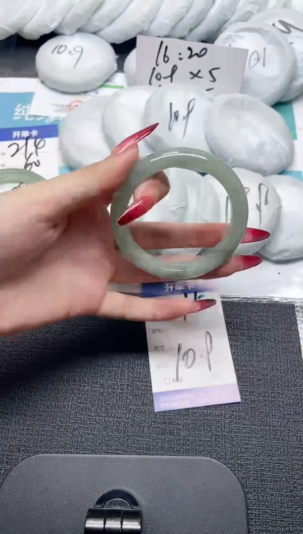 未镶嵌手镯石英质玉215-56