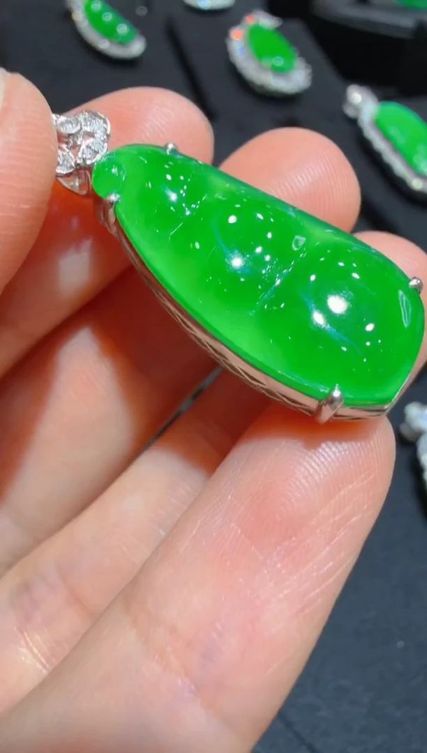 吊坠(不含链)18K金镶嵌翡翠多样性团购发一件