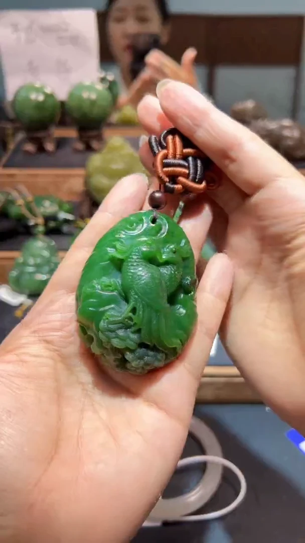 颈饰未镶嵌和田玉（碧玉）1