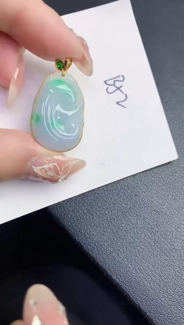 【闪购商品】翡翠颈饰18K金镶嵌0000000000