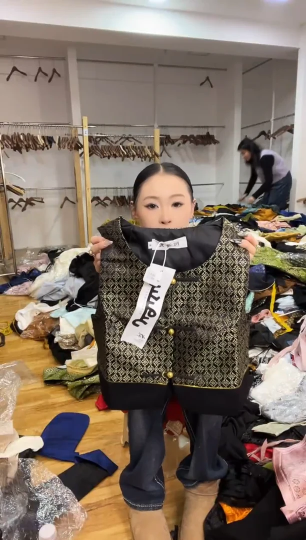 马甲       M码       80-105斤