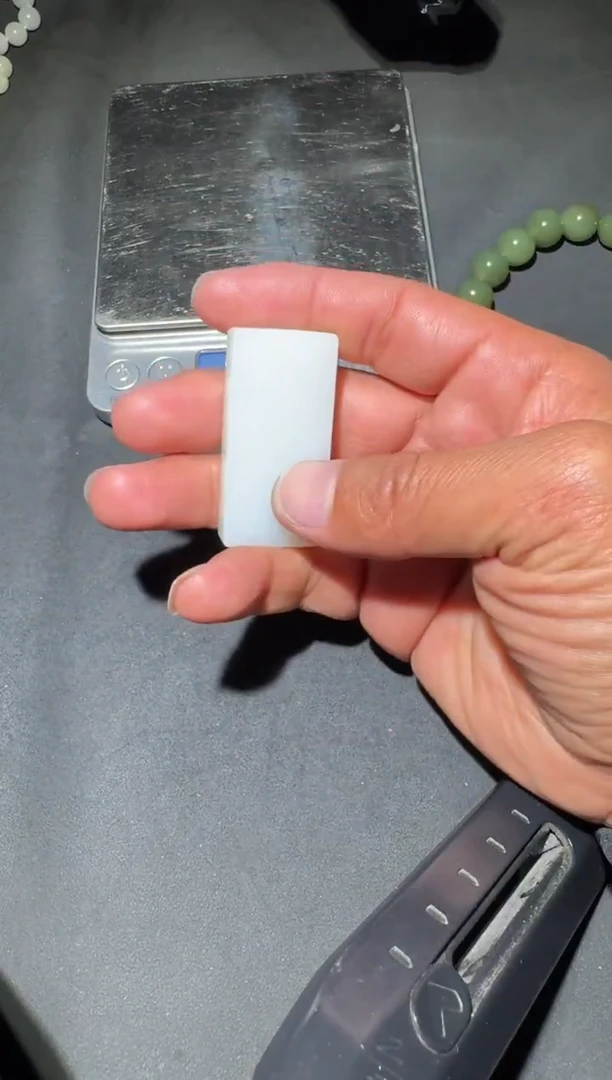 未镶嵌和田玉（糖玉）挂件和田玉