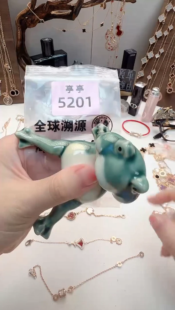 杨**儿华禄甄选阁亭亭总铺