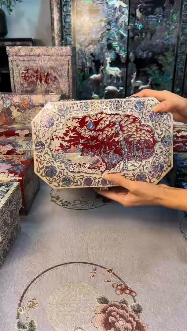 鱼锁绒布底·弘贝雅螺钿漆器文化馆