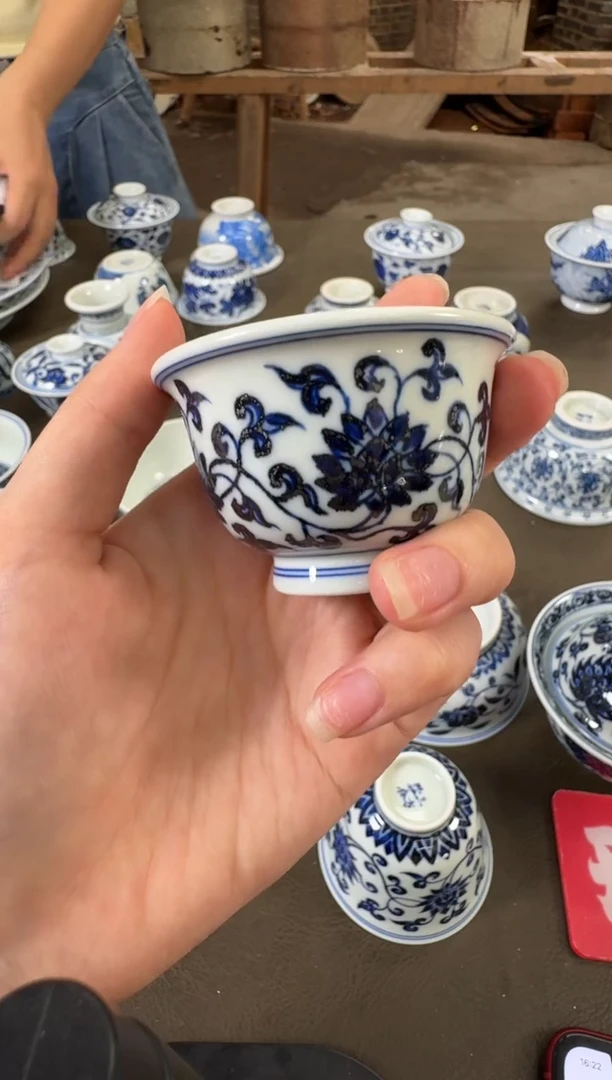 杯子三方器合青花缠枝莲迷你小压手杯