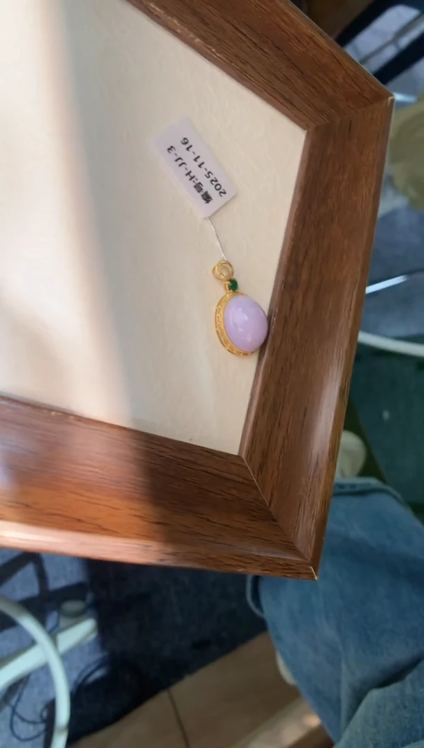 颈饰18K金镶嵌翡翠蛋面