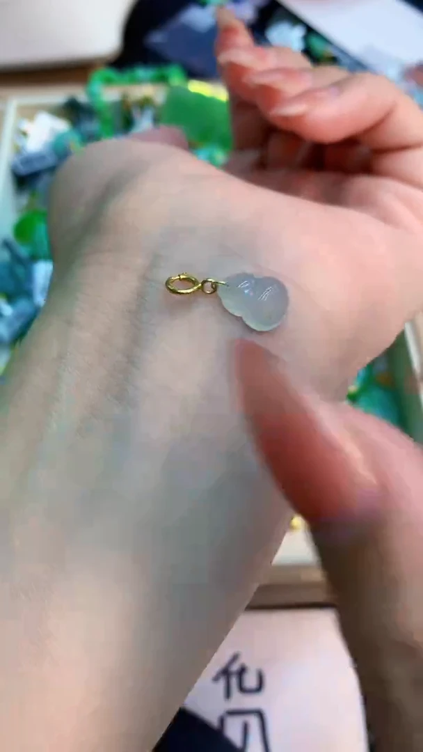 翡翠未镶嵌颈饰           1