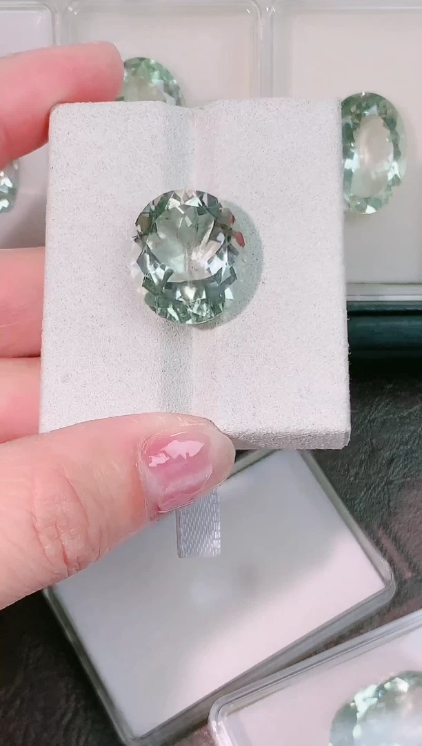 未镶嵌珠宝半成品绿水晶18.46克拉