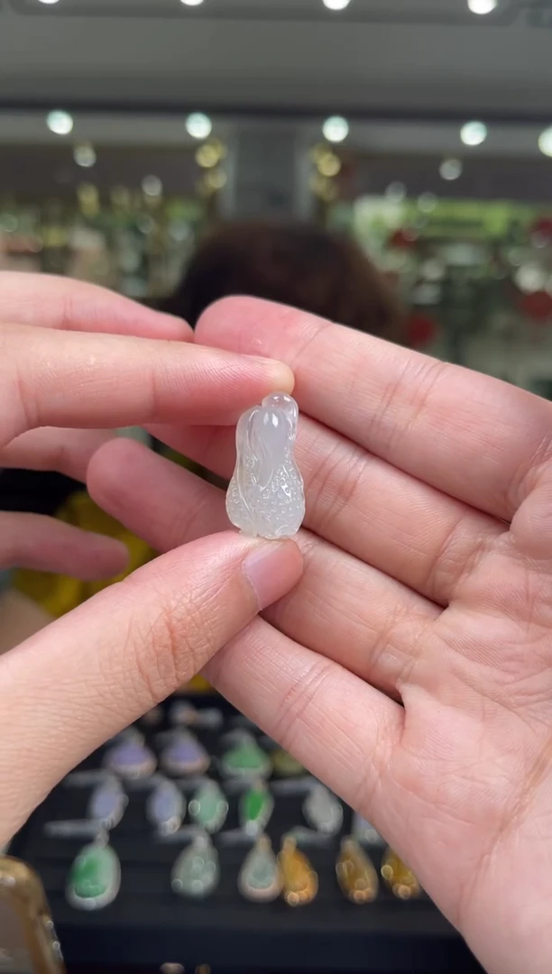 翡翠未镶嵌颈饰32号标签撕毁不退换