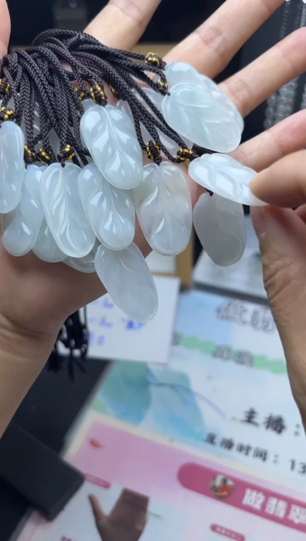 未镶嵌挂件翡翠多样性发一件R703110