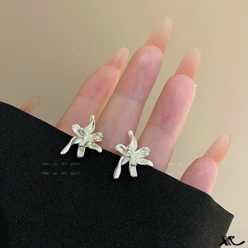 合金耳饰 银白色鸢尾花耳钉女轻奢高级感气质大气小众独特耳环