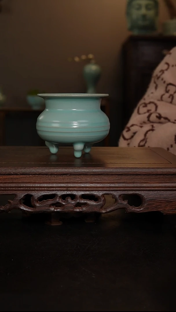 摆件瓷仿古手工三足香炉