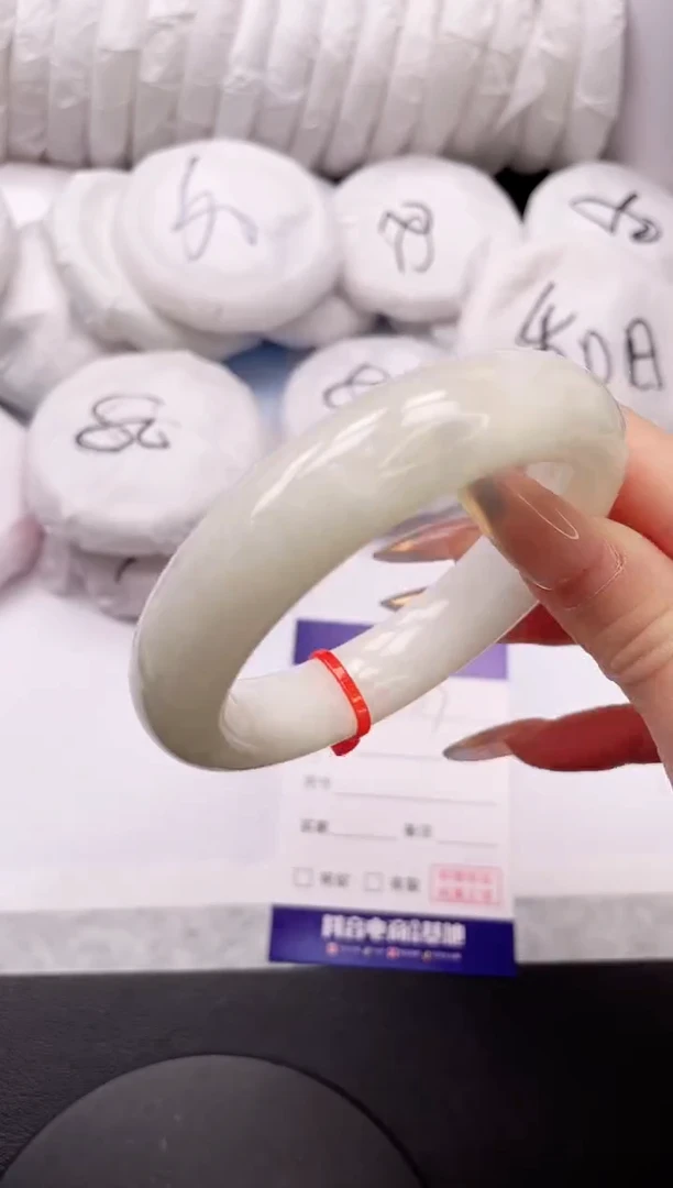 【闪购商品】和田玉手镯未镶嵌10K157-57