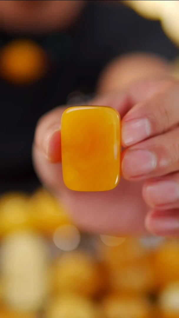 裸石琥珀未镶嵌焦皮料无事牌13.18