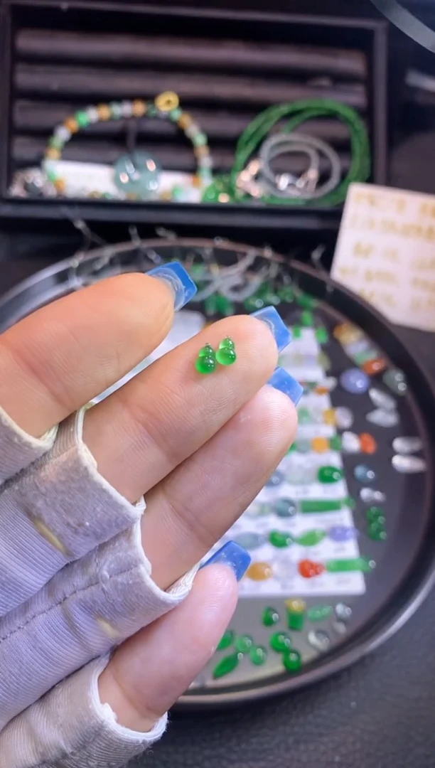 翡翠挂件未镶嵌葫芦