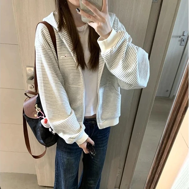 韩版腊肠小狗绣花条纹拉链短款加厚外套女秋冬时尚百搭连帽卫衣N