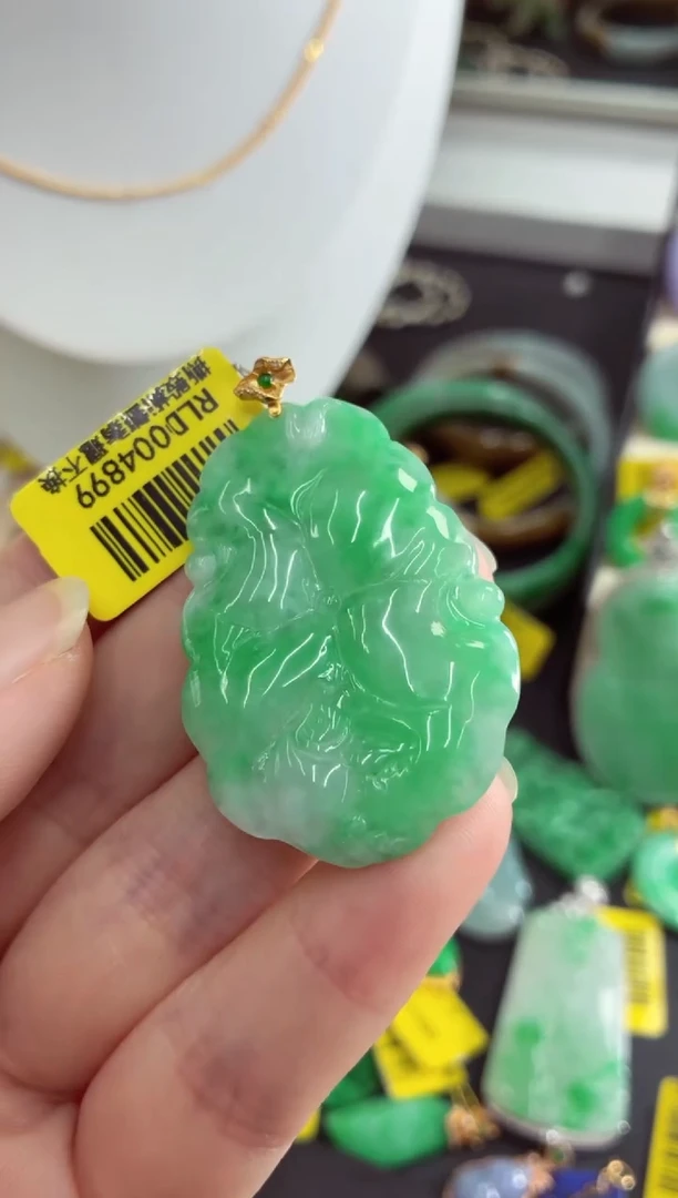 吊坠(不含链)18K金镶嵌翡翠挂件