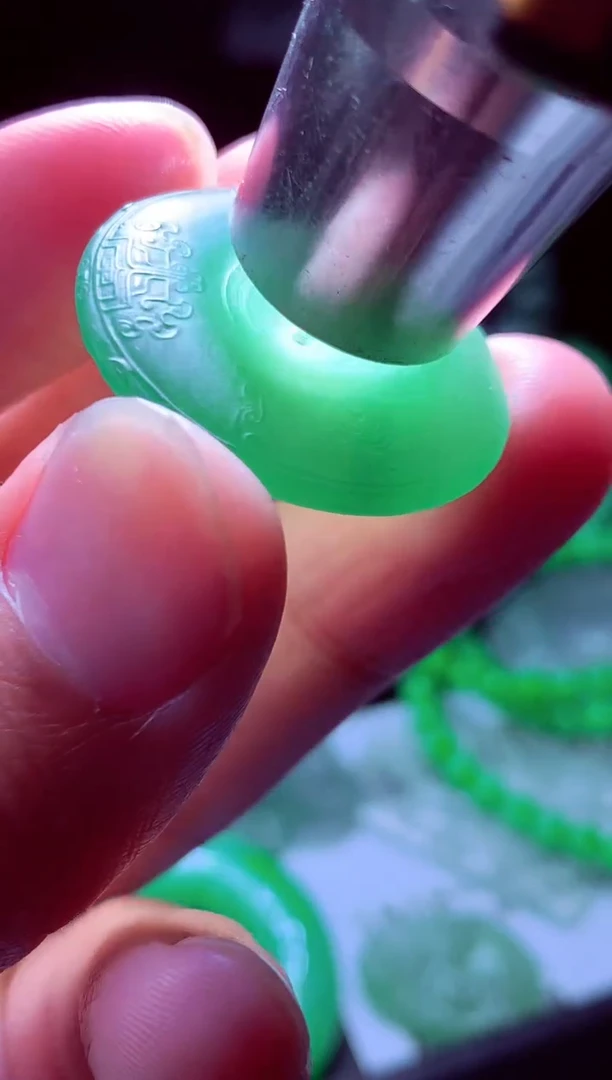 未镶嵌定制翡翠0***?翡翠毛货定制