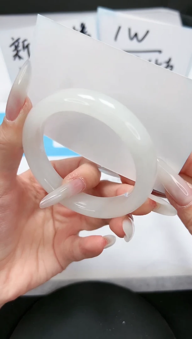 【闪购商品】石英质玉手镯未镶嵌A142-53-54