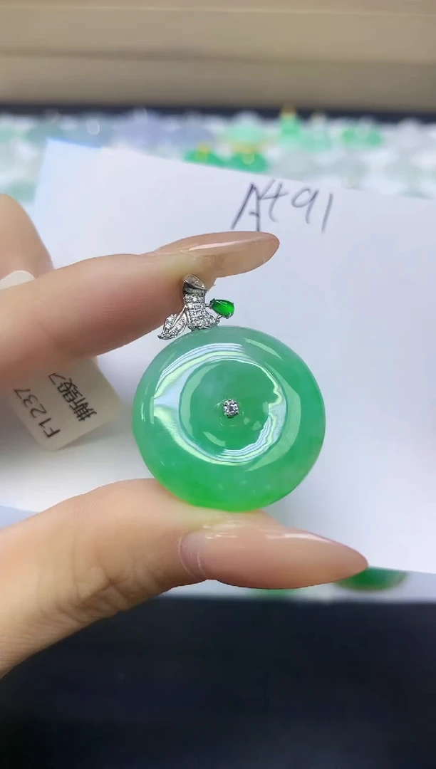 颈饰18K金镶嵌翡翠天然缅甸A货翡翠百元以上9元证书费自理