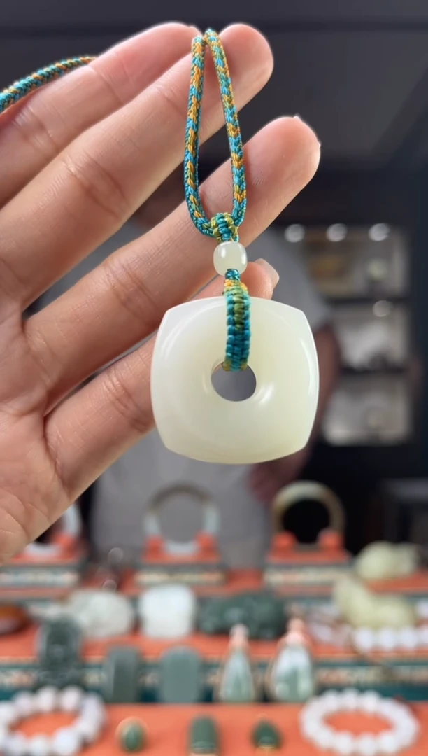 和田玉未镶嵌颈饰佩佩