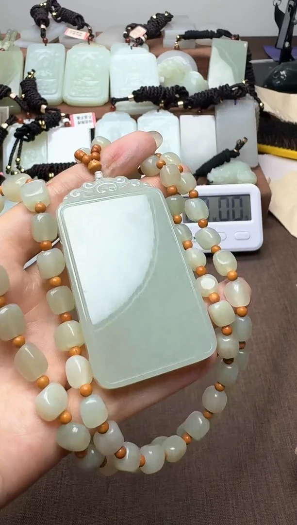 颈饰未镶嵌和田玉1