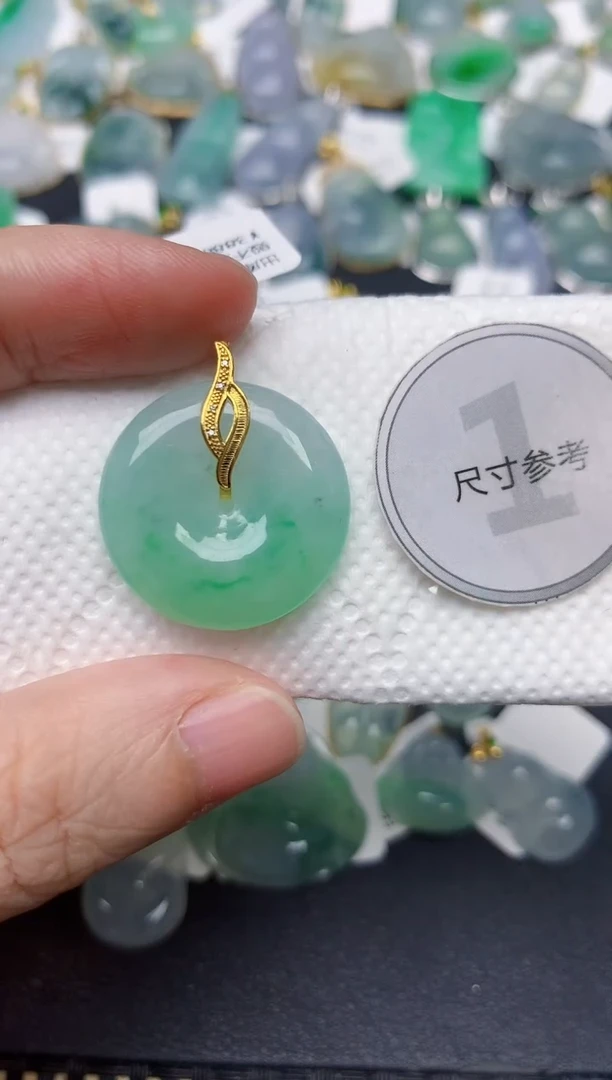 颈饰18K金镶嵌翡翠天然缅甸A货翡翠