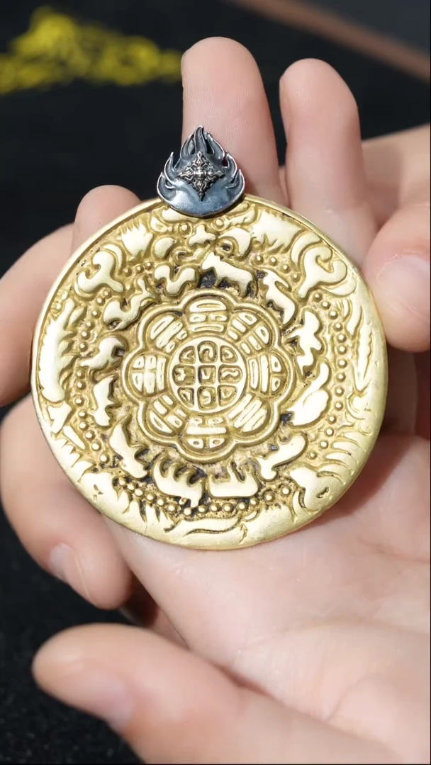 铜铁合金类涛****1黄利玛铜霸王熊九宫八卦牌/吊坠/挂饰