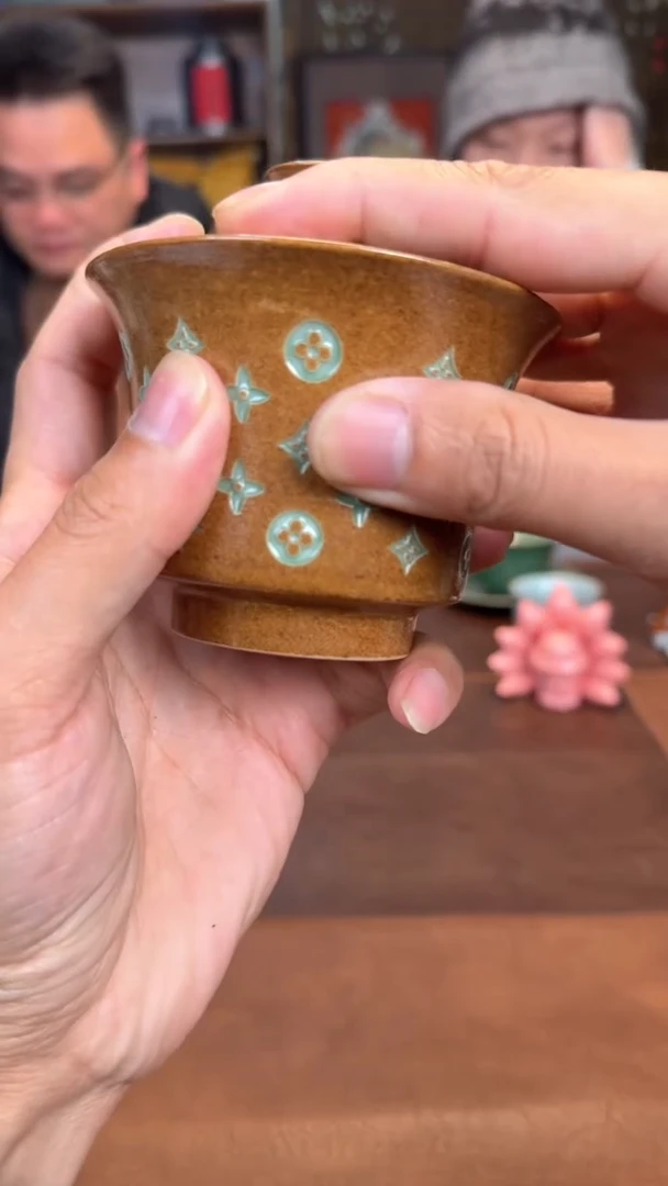 【闪购商品】瓷片@@草木灰LV马蹄盖碗1796