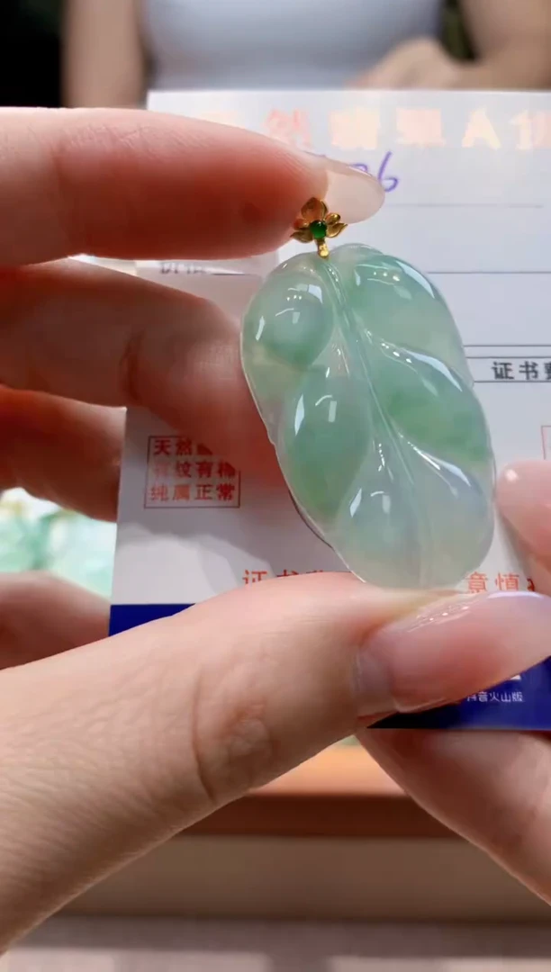 颈饰18K金镶嵌翡翠天然缅甸a货翡翠