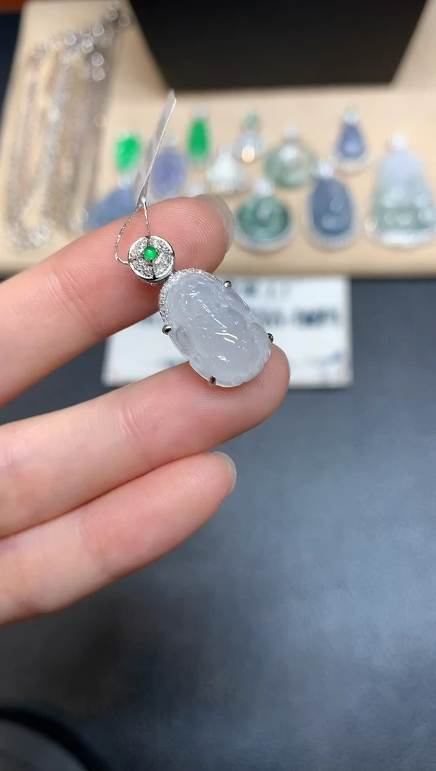 【闪购商品】翡翠颈饰18K金镶嵌貔貅【无服务费