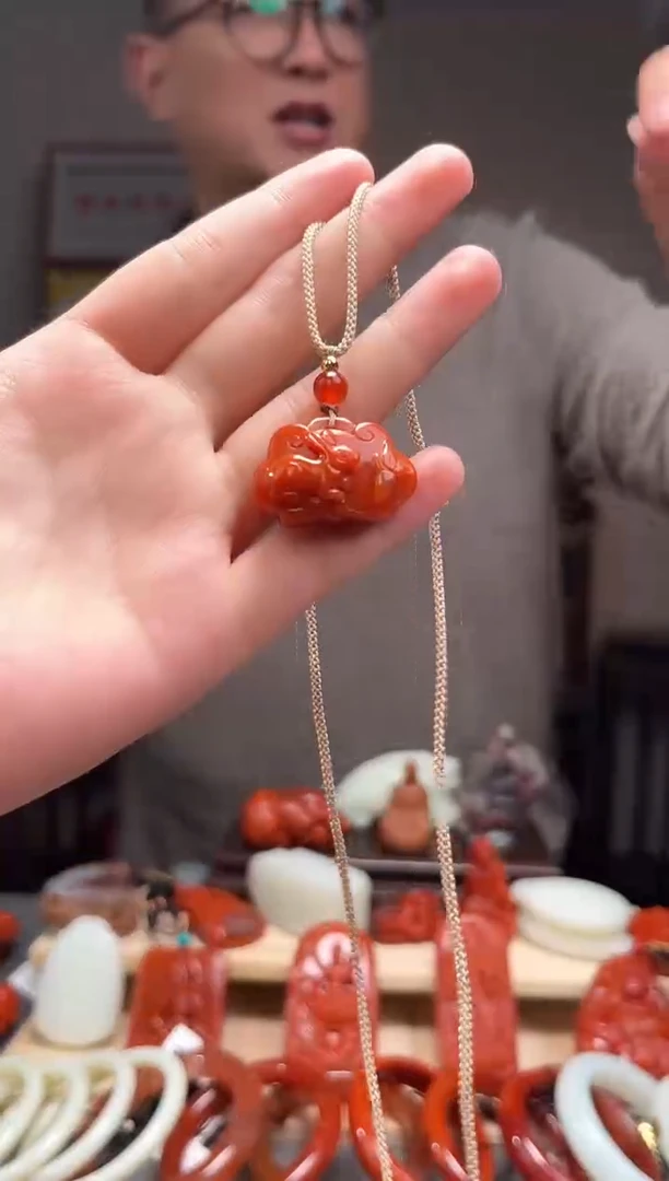 颈饰未镶嵌南红玛瑙吊坠