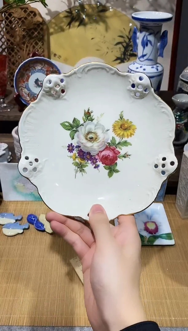 瓷片卢臣泰浮雕镂空盘（微瑕）