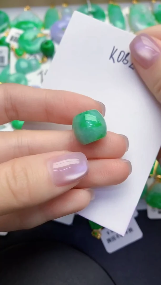 颈饰未镶嵌翡翠缅甸天然翡翠A货