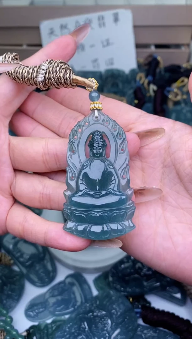颈饰未镶嵌翡翠